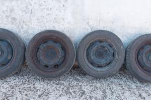 Gomme piu cerchioni in ferro  185/60 r15