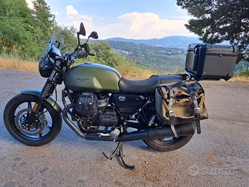 Guzzi V7 Stone 2025 verde mil. accessoriatissima