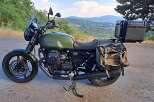 Guzzi V7 Stone 2025 verde mil. accessoriatissima