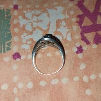 anello oro con diamanti e smeraldo