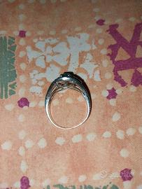 anello oro con diamanti e smeraldo