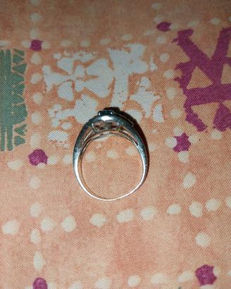 anello oro con diamanti e smeraldo