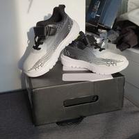 scarpe da ginnastica nuove taglia 28