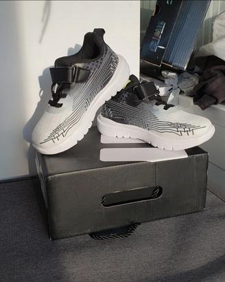 scarpe da ginnastica nuove taglia 28