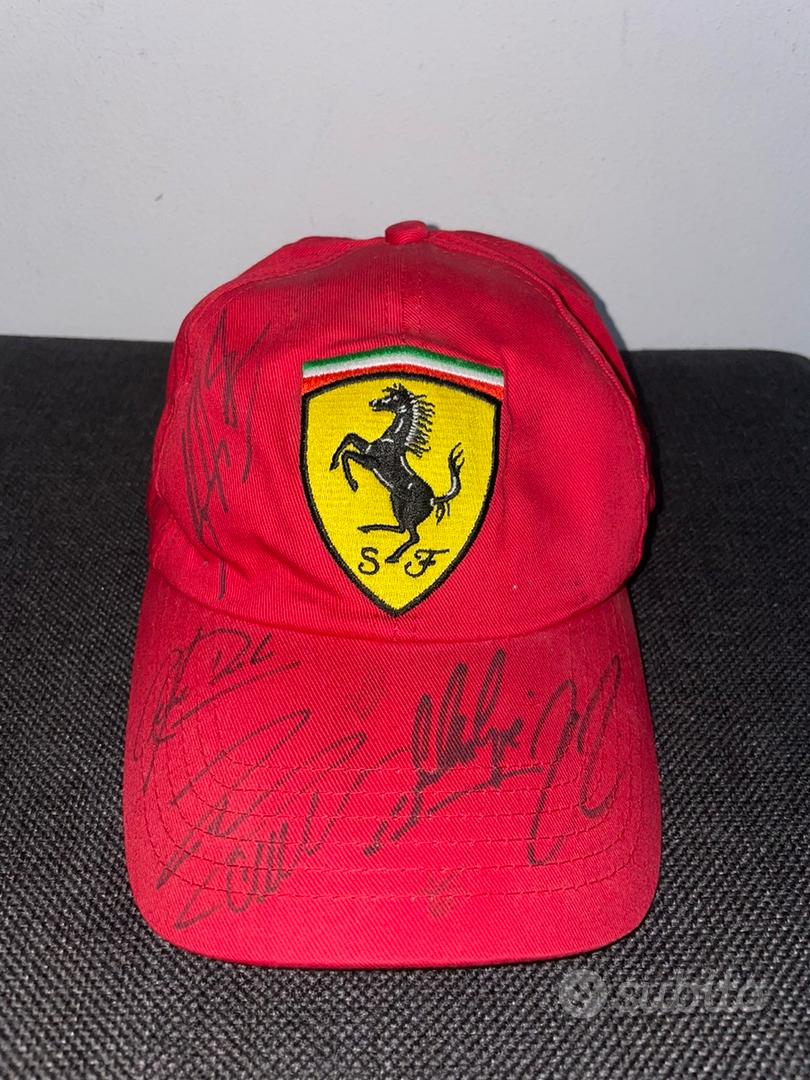 Cappellino Ferrari autografo Schumacher + altri - Abbigliamento e