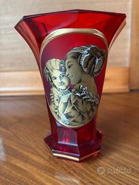 Vaso in vetro rosso rubino con decoro