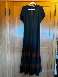 Vestito nero ampio con riga marrone