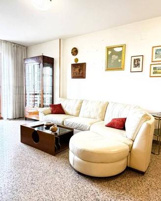 Appartamento di 143 m² con più di 5 locali e box a
