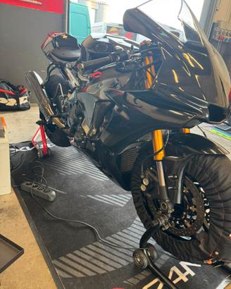 Yamaha R1 2016 pronto pista