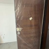 Porta blindata nuova con telaio