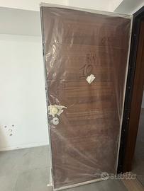 Porta blindata nuova con telaio