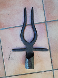 Antico attrezzo agricolo