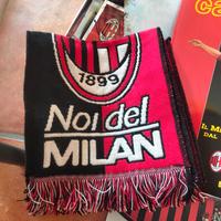 Cofanetto del Milan con vari gadget originali