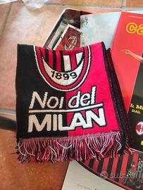 Cofanetto del Milan con vari gadget originali