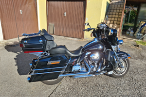 Harley Davidson electra glide FLHTCU