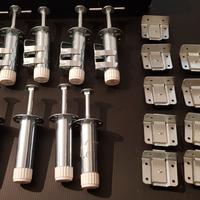 Kit staffe e supporti metallici regolabili