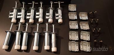 Kit staffe e supporti metallici regolabili
