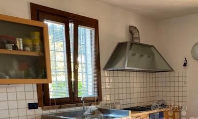 4 Infissi in legno + 1 persiana blindata