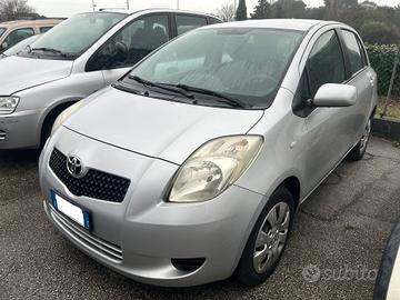 Toyota Yaris 1.0 5 porte Sol