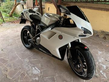 Splendida Ducati 848 sbk testa stretta