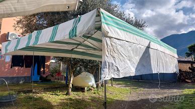 Ombrelloni E brandine da mercato