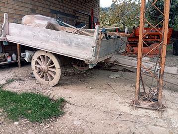 Carro antico in legno