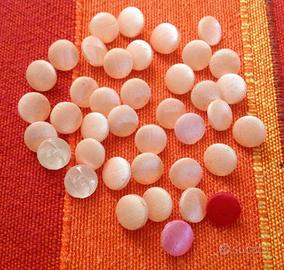 Lotto 39 bottoni rotondi in plastica piccoli