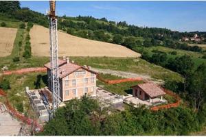 Palazzo / Stabile di 770 m² con più di 5 locali a 