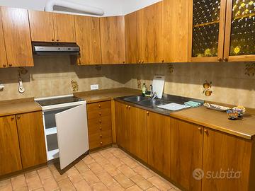 Cucina angolare senza elettrodomestici