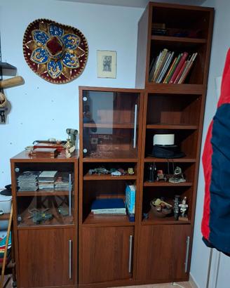 Armadio librerie e poltrona letto