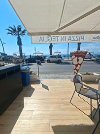 Attività di pizza al taglio sul lungomare
