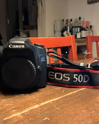 Canon EOS 50D + Scheda CF 4GB + Batteria e carica