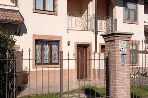 Villa a schiera via serena 42