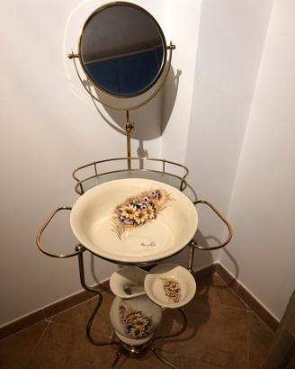 Lavabo da camera in ceramica e ottone