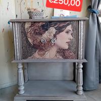 mobile con volto di donna