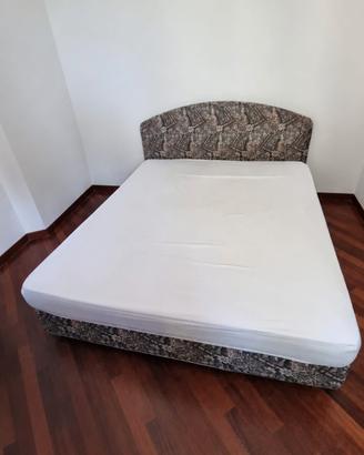 Letto matrimoniale con materasso ottime condizion