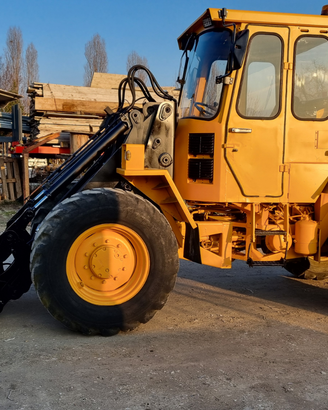 Pala gommata Volvo BM 4200 benna + forche