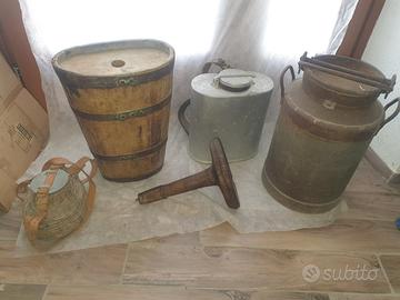 attrezzi d'epoca, bidone latte a spalle, gerla,ecc