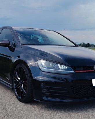 Volkswagen Golf 2.0 DSG allestimento GTD