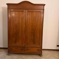 Armadio antico a due ante in legno massello