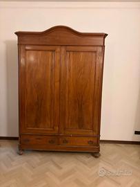 Armadio antico a due ante in legno massello