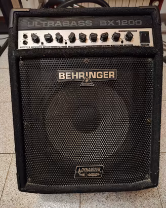 Behringer ultrabass bx1200 120W combo