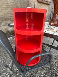 Comodino con scompartimenti della kartell