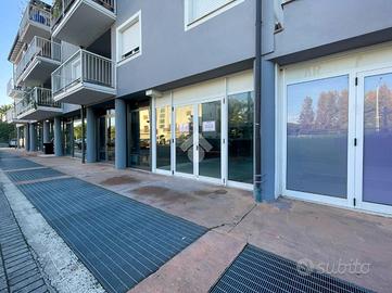 NEGOZIO A PADENGHE SUL GARDA