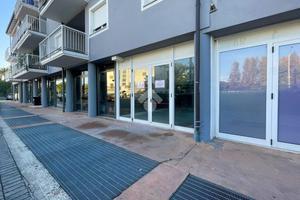 NEGOZIO A PADENGHE SUL GARDA