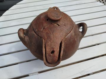 Antico vaso in terracotta berbero per acqua o olio