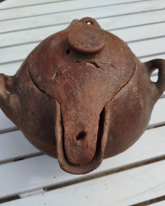 Antico vaso in terracotta berbero per acqua o olio