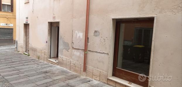 Locale/Appartamento Via Rosello 15 mq.56