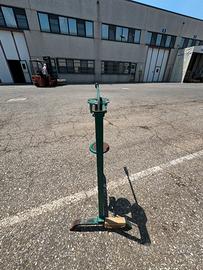 Tappatrice per bottiglie con sughero