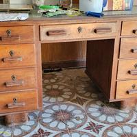 mobili e sedie antichi